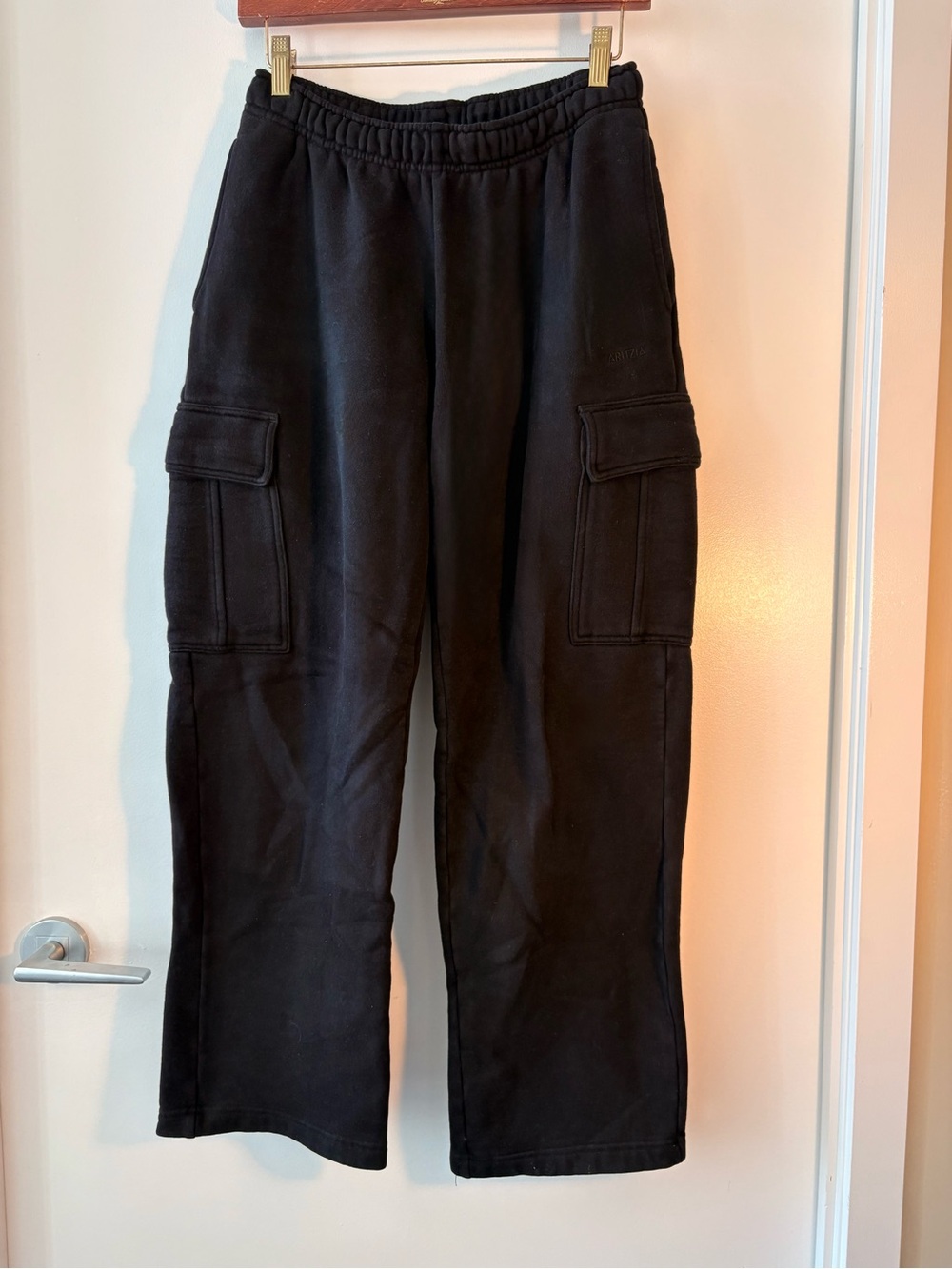 Aritzia Mega Cargo Sweatpants – XS – Black